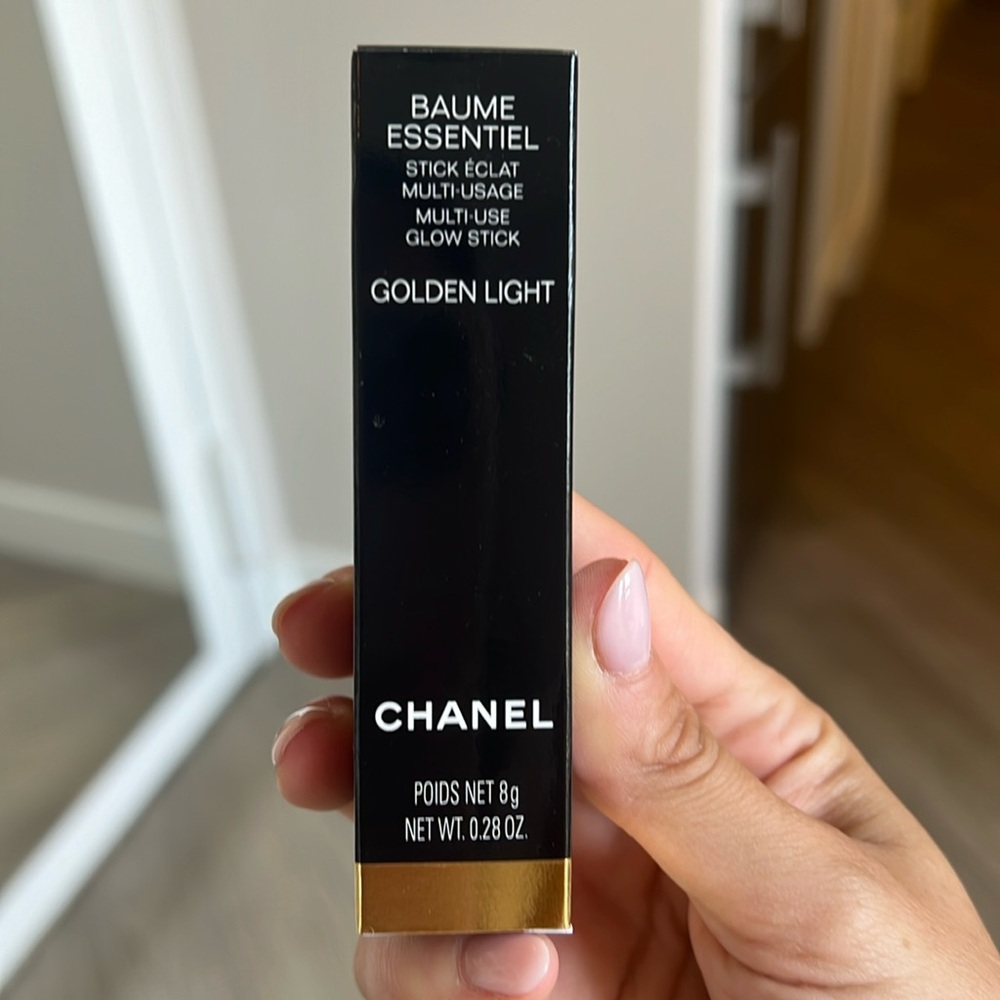 NWT Chanel Baume Essentiel Multi-use Glow Stick in GOLDEN LIGHT